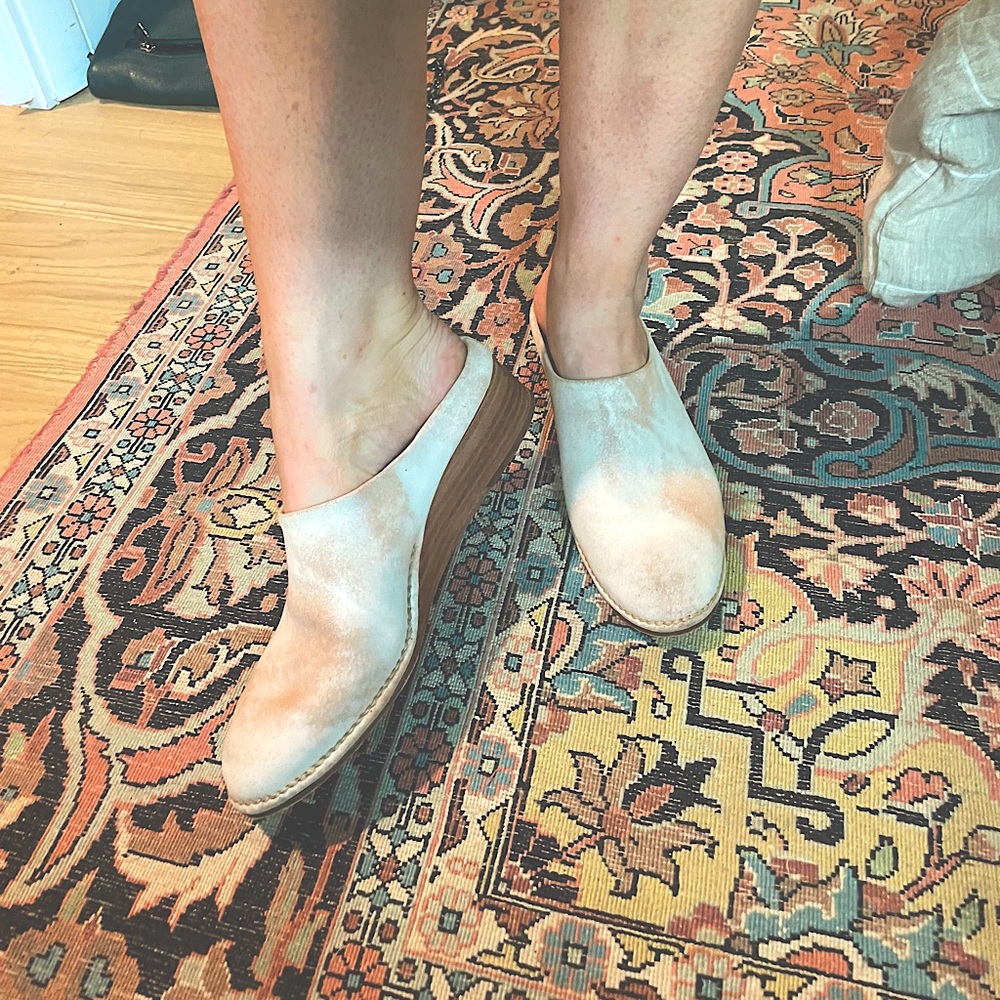 FEIT Gorgeous cream/peach suede leather mules